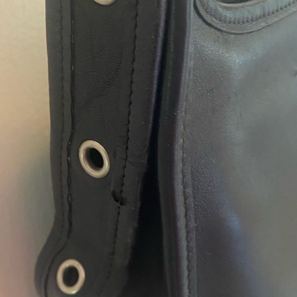 Coach 9966 Black Legacy Zip
Made in Costa Rica! - Picture 4 of 6